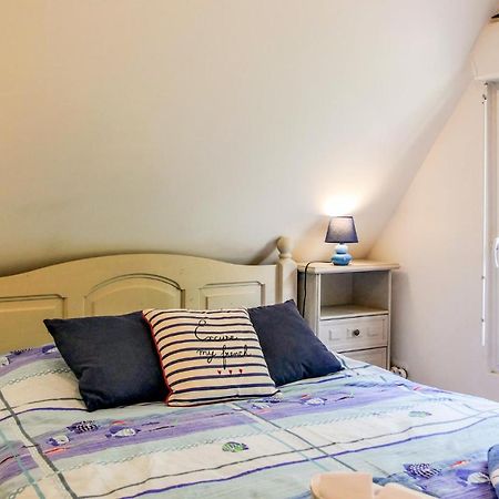 Awesome Apartment In Vasteville With Kitchenette Bagian luar foto