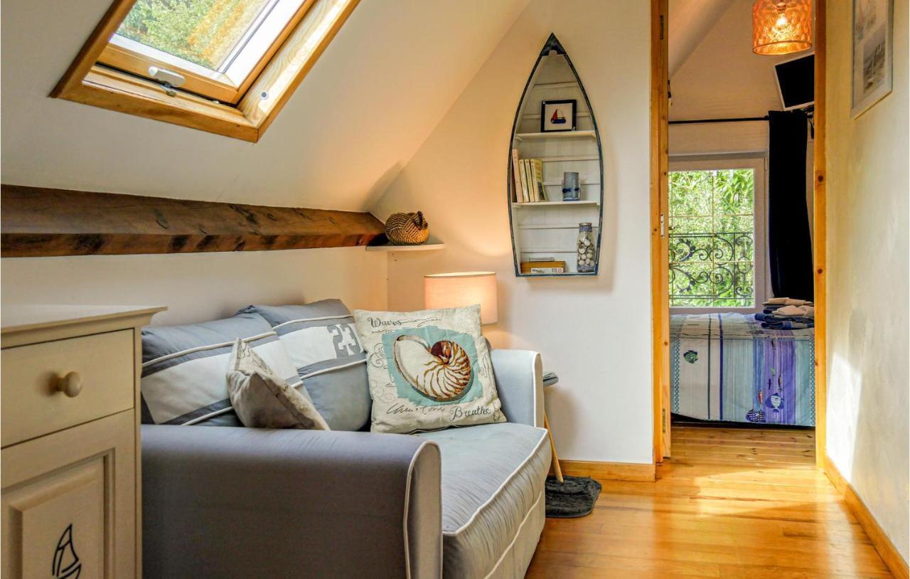 Awesome Apartment In Vasteville With Kitchenette Bagian luar foto